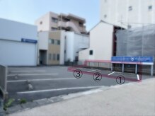 うるおい/駐車場（歩道橋横3台分）