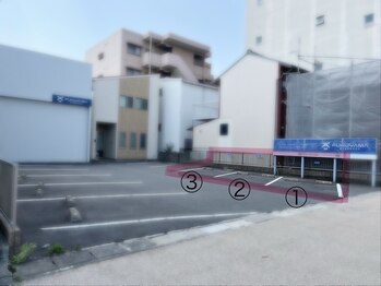 うるおい/駐車場（歩道橋横3台分）