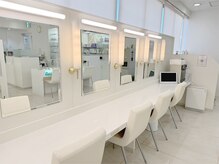 シーボン 岡山店の雰囲気（メイクブースもご用意。お出かけ前にもお立ち寄りいただけます！）