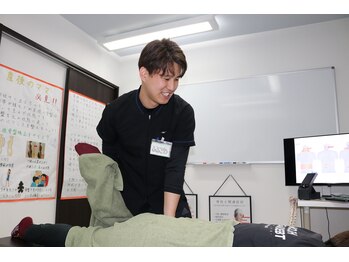 エムズワン鍼灸院整骨院 センター北院の写真/★骨盤矯正で見違える姿勢へ★短時間でしっかりほぐれる施術!バキバキボキボキしない心地の良い矯正です!