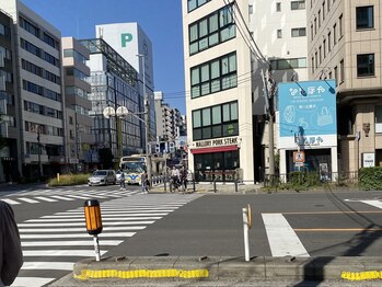 サロンドキャリー/8.右に渡ったらそのまま大通りへ