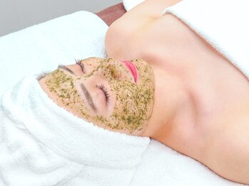 エムラボ 渋谷店(M LABO)の写真/【当店人気No.1陶器肌フェイシャルハーブピーリング￥5500】定期的なケアでツルツル、うる艶肌に☆