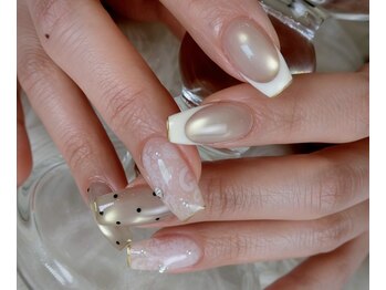 ネイルサロンアンドスクール バニラ(nailsalon&school VANILLA)の写真/【特別な日を彩る、華やかで上品な指先】大人女性のためのネイルサロン　パラジェル/フィルイン/マグネット