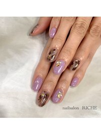 大人っぽいレオパード柄ネイル