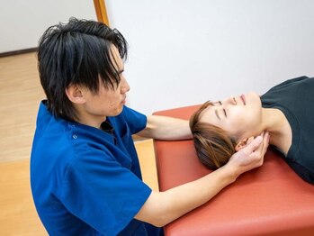 真岡ケアラボ接骨院の写真/【眼精疲労/頭痛を根本改善◎】PC・スマホ疲れに特化!本格整体×首肩集中ケアで目の奥の重さもスッキリ★