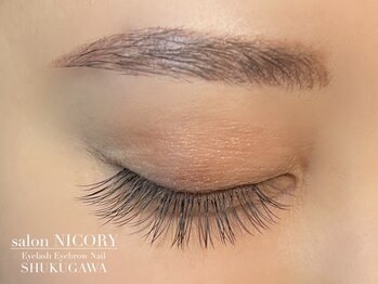 サロン ニコリー 夙川店(salon NICORY)の写真/自まつ毛1本に対し軽い付け心地のフラットラッシュを2本でサンドし装着するダブルフラットラッシュ