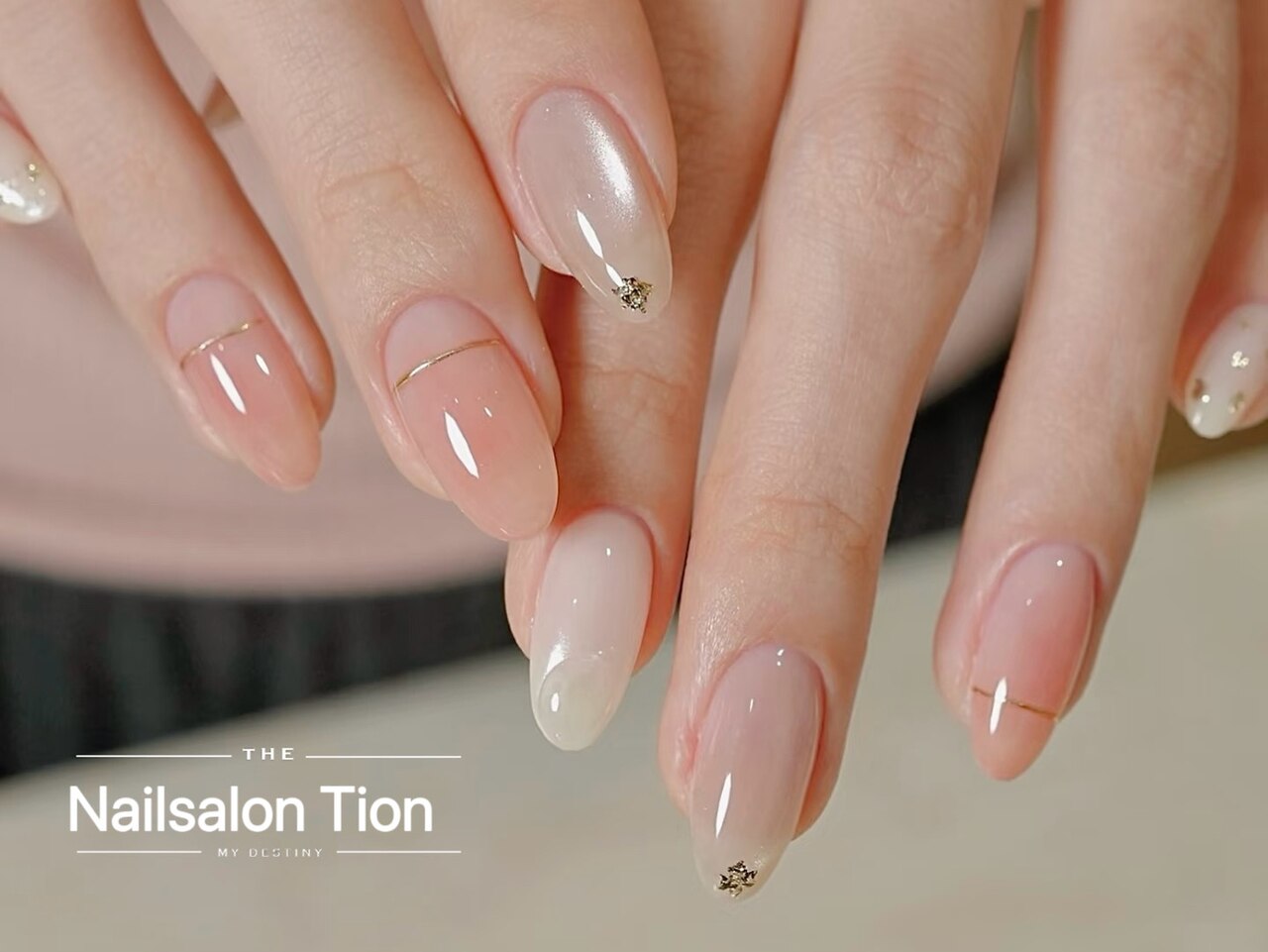 2026年冬トレンド】ホワイト ワンカラー ハンドのネイルデザイン集