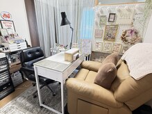 ヤマネイル(YAMA NAIL)の雰囲気（店内はブラウン＆ブラックでアンティークな雰囲気です◎）