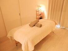 結い音の雰囲気（シンプルな完全個室で気兼ねなくお過ごしいただけます）
