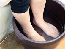 厚木 海老名 巻き爪矯正センターの雰囲気（＜嬉しいスパ付き＞全MENU香り豊かなアロマフットバスサービス◎）