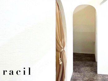 ラシル 掛川店(racil)の写真/《パリジェンヌ×眉WAX×メイク￥10000》第一印象を格上げ。プロの似合わせ技術で叶える美の黄金比