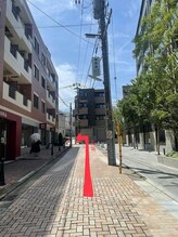 ポーラ 自由が丘南口店(POLA)/左手に無印良品を見ながら先へ。