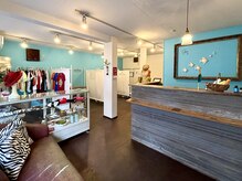 ネイルスタジオ セン(Nail Studio Sen)の雰囲気（ジェンダーフリーな店内にはヴィンテージ雑貨も販売してます。）