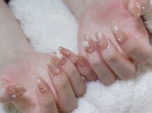 マーチ(March)の雰囲気（華やかマグネットネイル）