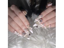 Lisa Nailの雰囲気(特別な日にも選ばれる大人の華やかネイル)