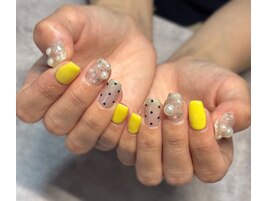Dot & Yellow nail