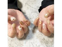 個性派ネイル！ぷっくりお花が可愛い！！