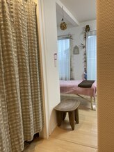 糸色 十色/施術部屋入口です