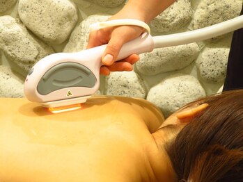 美肌脱毛【Tulipe sakae】顔脱毛/うなじ脱毛/脇脱毛/VIO脱毛/脱毛/毛穴ケア/毛穴洗浄の写真/一生に一度の大切な日を自信ある姿で★お手入れされた最高の状態のデコルテ・背中&美肌で前撮り&挙式を♪