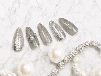 エンネイルサロン(En nail salon)の写真/【シンプルこそ際立つ美しさ】指先を上品に彩るワンカラー。オフィスでも浮かない洗練された大人の手元へ♪