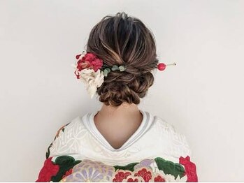 プラス 四条烏丸(Plus+)/自分では見えない、難しいうなじ