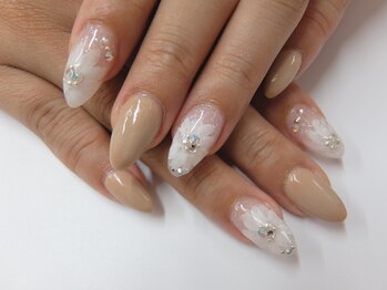 ネイルサロンミキ 横浜(MIKI)/アイス白ブラウン手描きフラワー