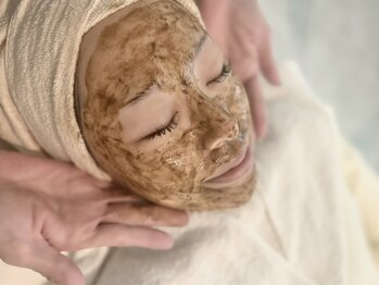 シイ(She)の写真/毛穴ケアをしたい方におすすめの大人気ハーブピーリング◇肌質を改善し、健康的でなめらかな素肌に♪