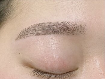 プラスアイ 銀座中央通り店/ナチュラル眉　担当：菅