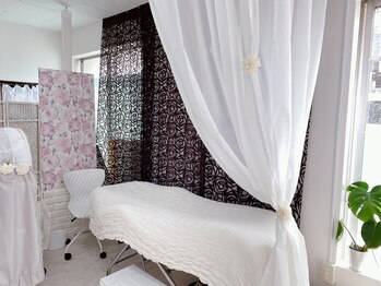 アリズルーム(ari s room)/ベッドでの施術になります