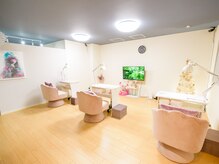 ルノン 北浦和店(LUNON)の雰囲気（3席と個室1席。お友達と一緒の施術も可能です♪）