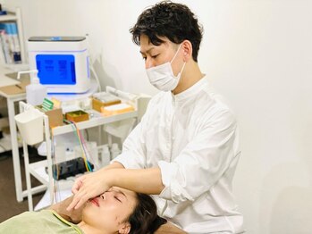 フラット(flat)/電気を流す小顔美容鍼