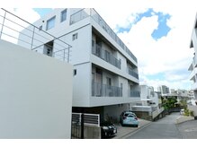 サロン外観（駐車場完備）