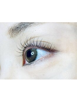 ナチュラル上品な目元にしたい