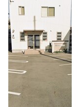 ワイズ(Y’s)/お店前駐車場