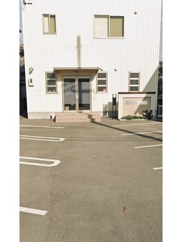 ワイズ(Y’s)/お店前駐車場