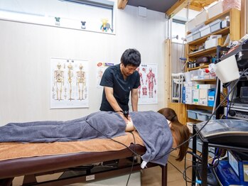 えいさく接骨院/施術風景