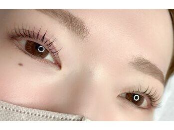 ラヴィアスプラス(LAVIAS+)の写真/まつ毛のダメージを最小限にする商材を使用してます。毎朝のメイクも快適に！
