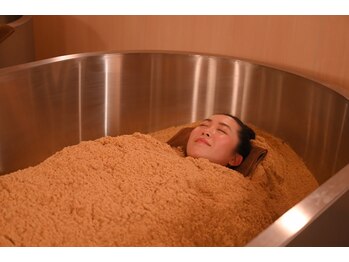 えん発酵温熱木浴 梅田店の写真/15分でマラソン約2時間分発汗！深部体温を上げ血流促進,睡眠の質UP！深部の辛い冷え、自律神経の乱れに◎