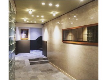 ハリサロンドオフ 西梅田店(hari salon de off)/入口玄関