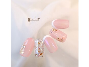 春の白フレンチネイル