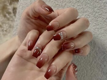 クリスタルネイルサロン(Crystal Nail)の写真/【定額コース￥6000～/マグネット、フレンチネイル￥5800】知識と経験豊富なスタッフが丁寧に施術します♪
