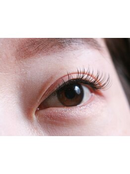 ナチュラル上品な目元にしたい