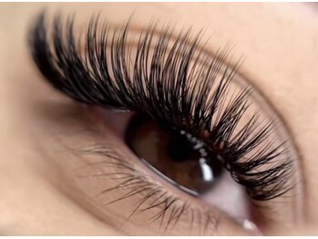 アペックスビューティーサロン(APEX BEAUTY SALON)の写真/高い密度と軽くて負担が少なくボリューム感を出せるのが特徴！海外風の目元へ♪