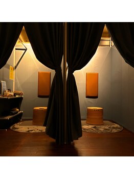 ヨモギー 大阪 福島店(YOMOGii)/落ち着いた雰囲気の店内