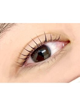 ナチュラル上品な目元にしたい