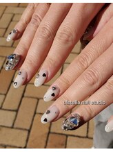 ウルステラ(ulstella)/キラキラ埋めつくしネイル