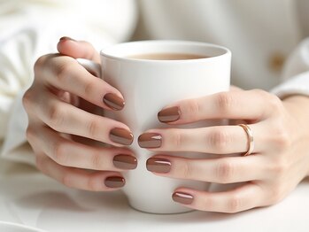 サロン アウラ(salon AULA)の写真/短い爪だからこそ楽しめる、お洒落で快適なネイル♪冬の洗練カラー＆デザインを豊富にご用意しております！