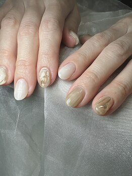 エールネイル(AILE NAIL)/上品マグネットにシアーホワイト