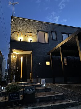 ニンテ(nintte)/夜は看板ライトアップ