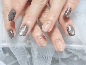 ネイルアプリクス 恵比寿(Nail apricus EBISU)の写真/カラー100色以上☆仕事で派手にできない方に◎理想のネイルで指先から綺麗に♪長年の技術で仕上がりも◎